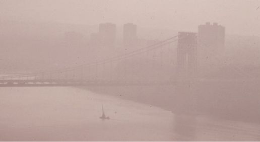 An image of the smoke around New York City from the Canadian wildfires, the visibility is very low and the air is full of smoke.